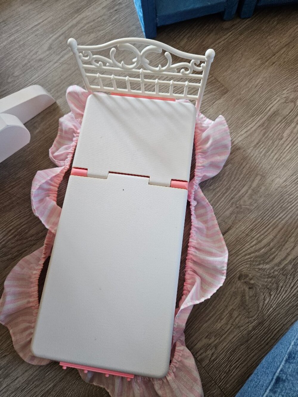 🧡3/$15 1990s Barbie Pretty Secrets Bed